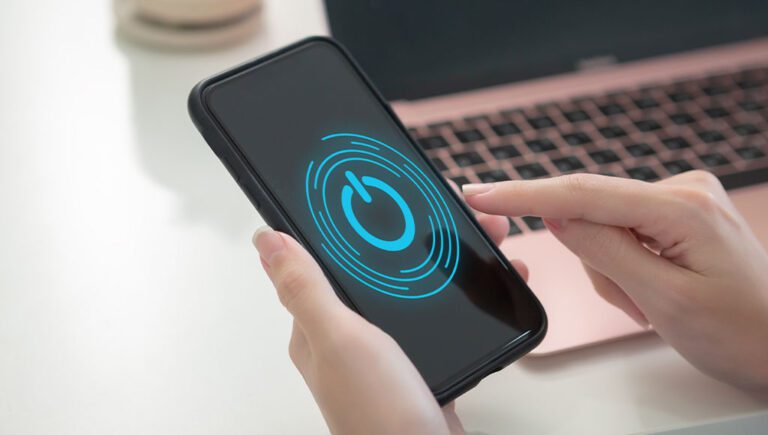 خبراء أمنيون: يجب أن تقفل هاتفك مرة واحدة أسبوعياً لتحميه من التهديدات