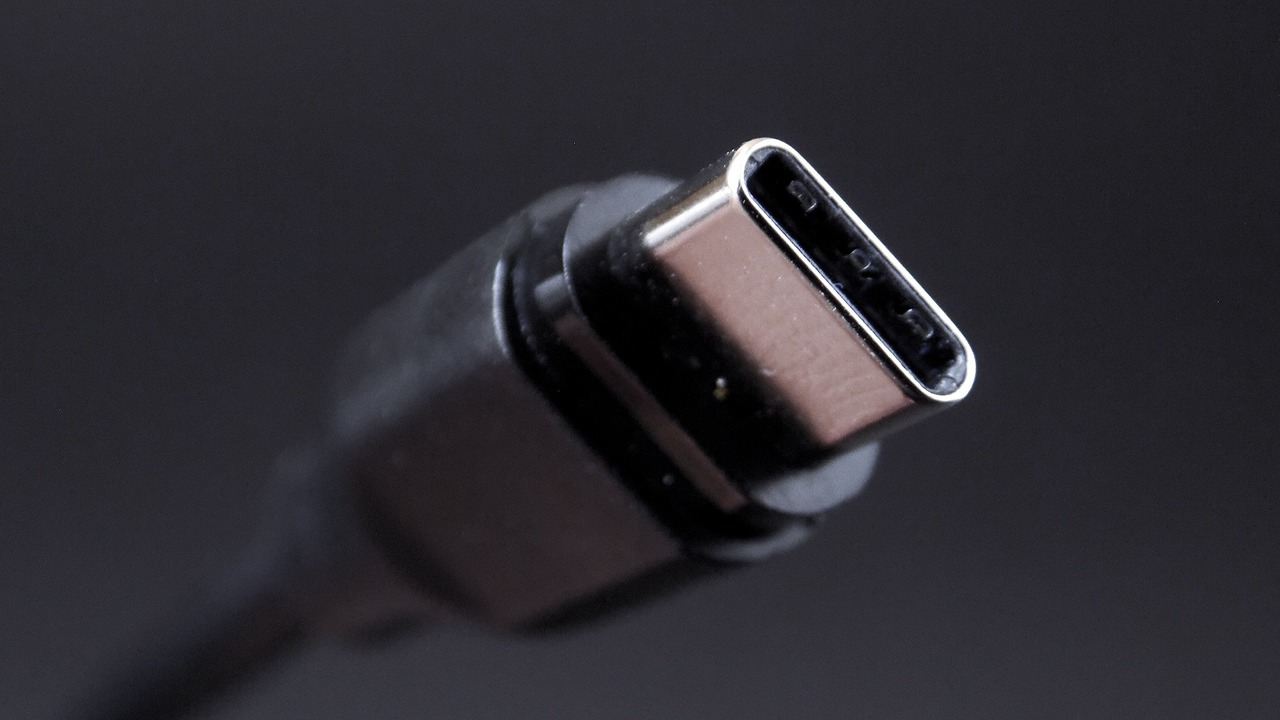 اعتماد معيار USB-C موحد للأجهزة والملحقات الإلكترونية في السعودية بدءاً من مطلع 2025