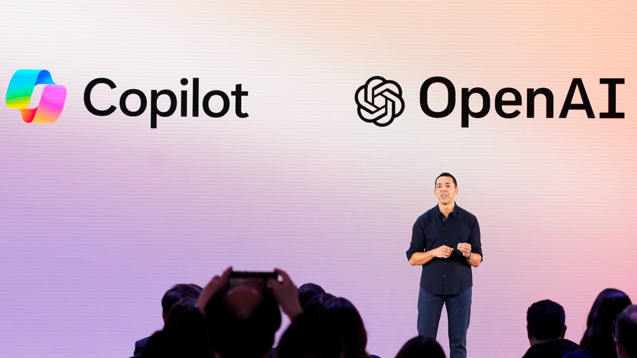 توجه Microsoft لرفد 365 Copilot بنماذج ذكاء اصطناعي خارج OpenAI