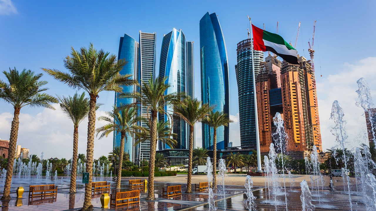 إطلاق «استراتيجية حكومة أبوظبي الرقمية 2025-2027» لتعزيز ريادة الإمارة في الذكاء الاصطناعي