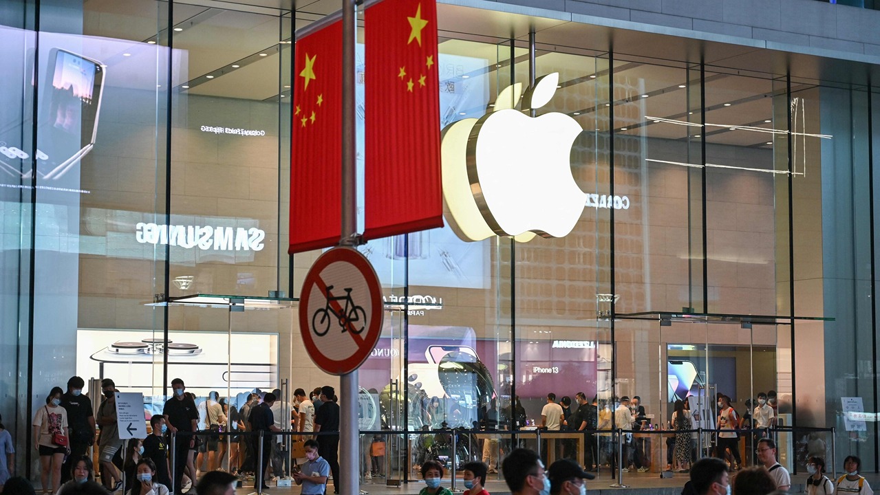 فقدان Apple صدارة مبيعات الهواتف الذكية في الصين وتراجعها إلى المرتبة الثالثة في عام 2024