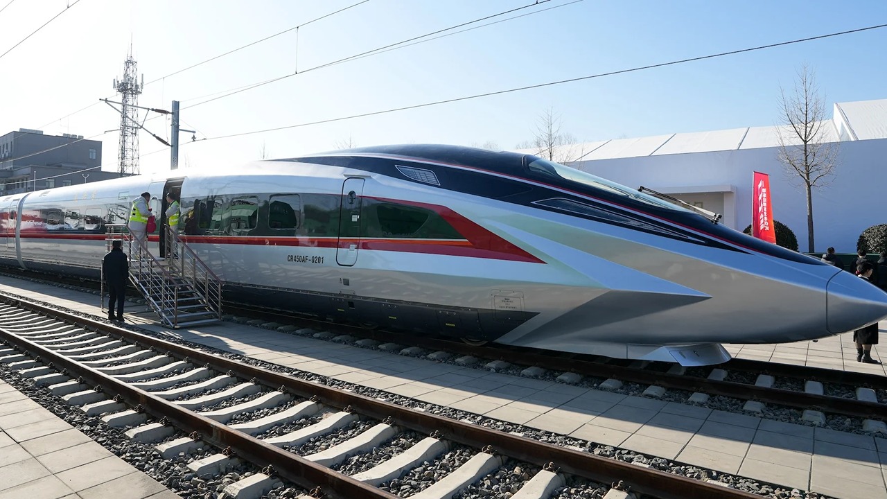 نموذج أولي للقطار CR450