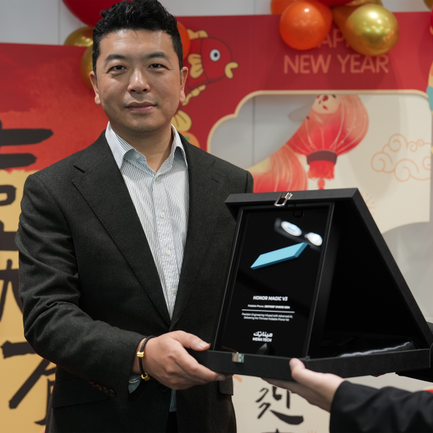 HONOR Magic V3 Handling 2