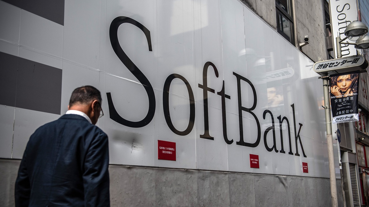 SoftBank تسعى لاستثمار 25 مليار دولار في OpenAI