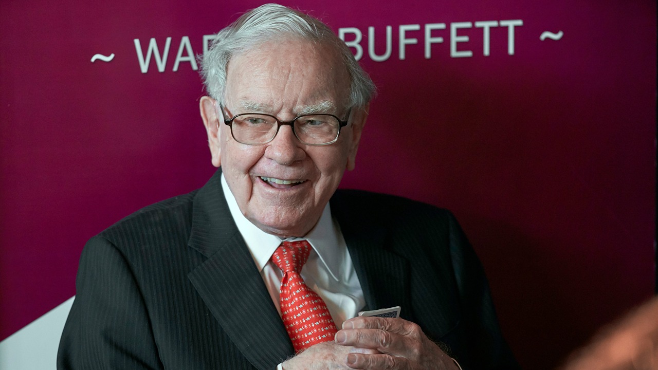 أرباح Berkshire Hathaway تسجل قفزة هائلة وسط تساؤلات حول السيولة القياسية المتراكمة