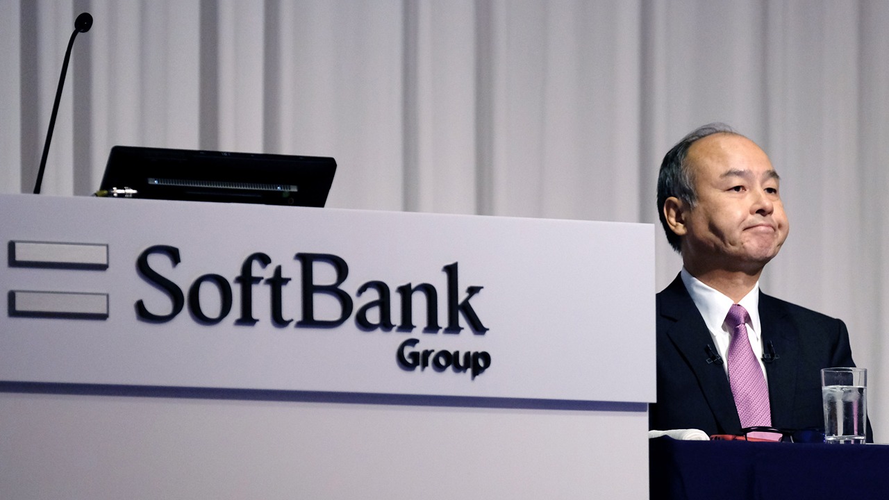 مجموعة SoftBank تسجل خسائر فصلية مع تراجع أداء صناديق التقنية