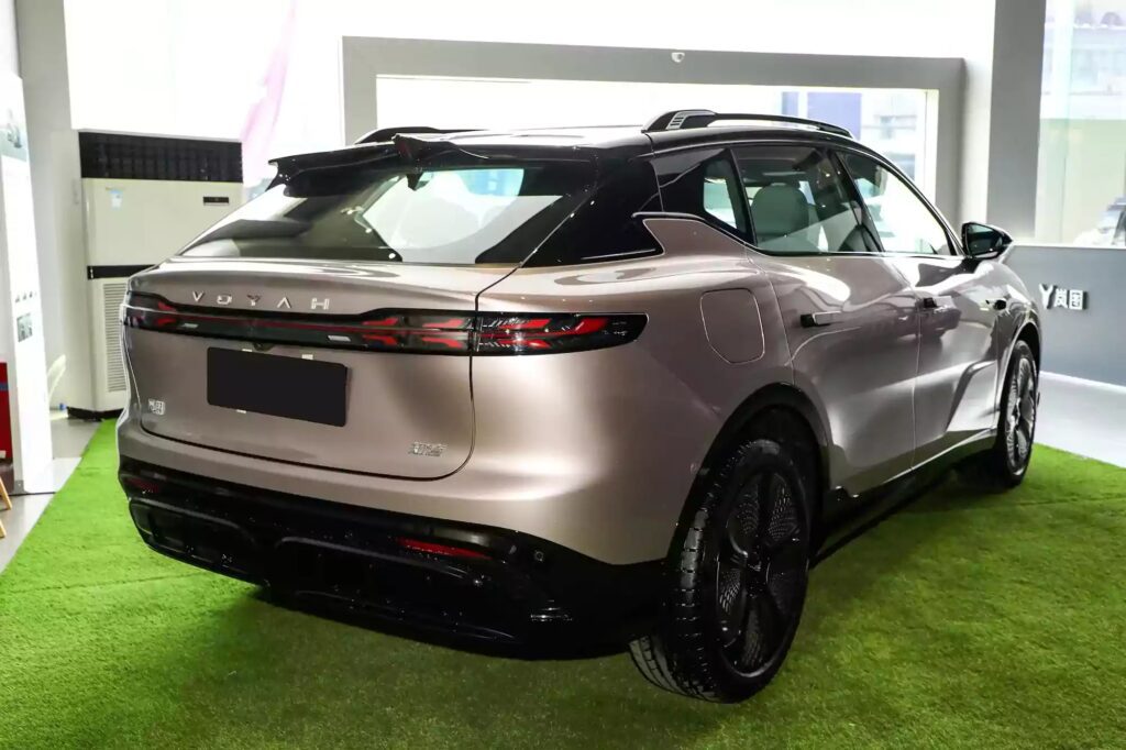 DeepSeek يشق طريقه سريعاً إلى السيارات الكهربائية الصينية