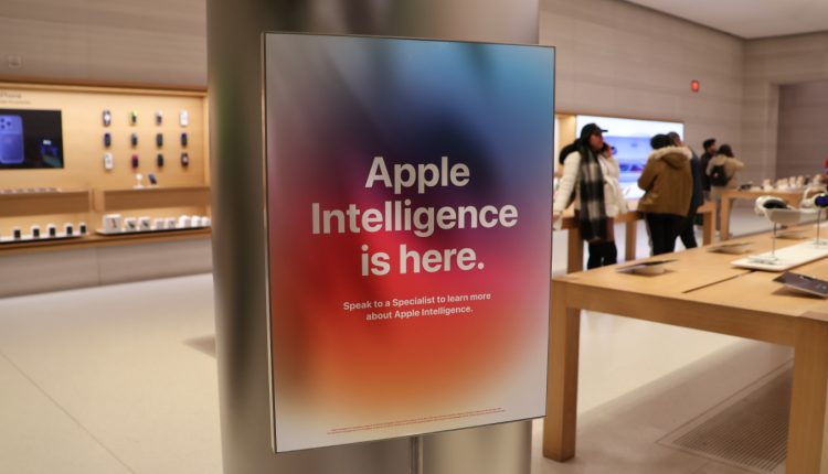 دعوى قضائية كبرى ضد Apple بسبب تأخير ميزات Apple Intelligence واتهامات بالإعلان المضلل