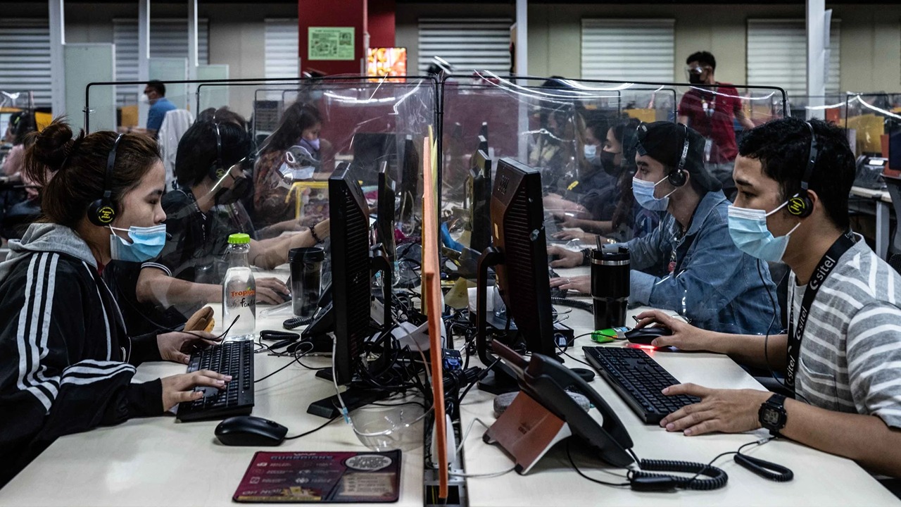 زور الذكاء الاصطناعي بموظفين في الفلبين: القضاء يلاحق مؤسس شركة تقنية مالية «ثورية»