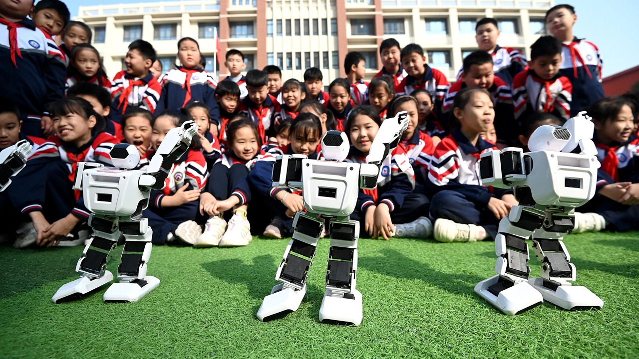 الصين تقر دمج الذكاء الاصطناعي كجزء أساسي من خطتها الشاملة لتطوير التعليم