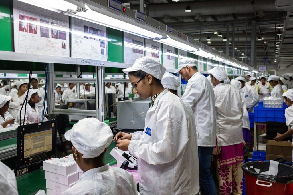 أحد مصانع Foxconn في الهند لتجميع هواتف iPhone