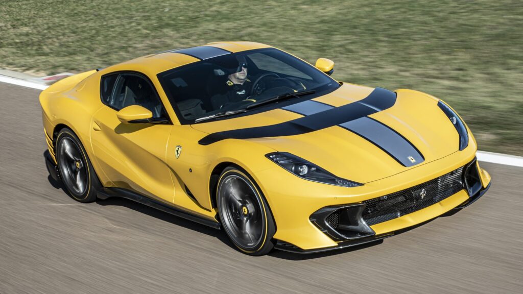 فيراري 812 نسخة Aperta / Competizione