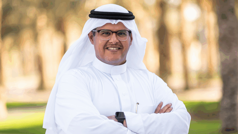 الدكتور عيد العتيبي، مدرس مساعد في قسم المحاسبة في مدرسة إدارة الأعمال في الجامعة الأمريكية في الشارقة