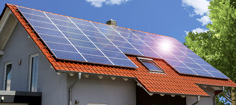 تكلفة الطاقة الشمسية للمنازل : هل هي استثمار مربح حقاً؟