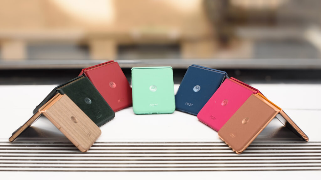 هاتف موتورولا رايزر ألترا 2025