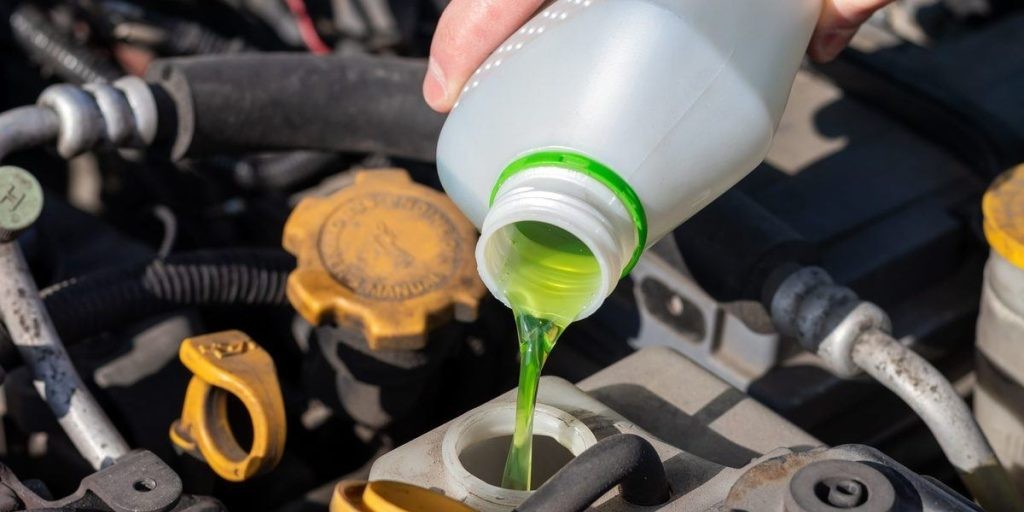 أنواع السوائل في السيارة وأماكنها