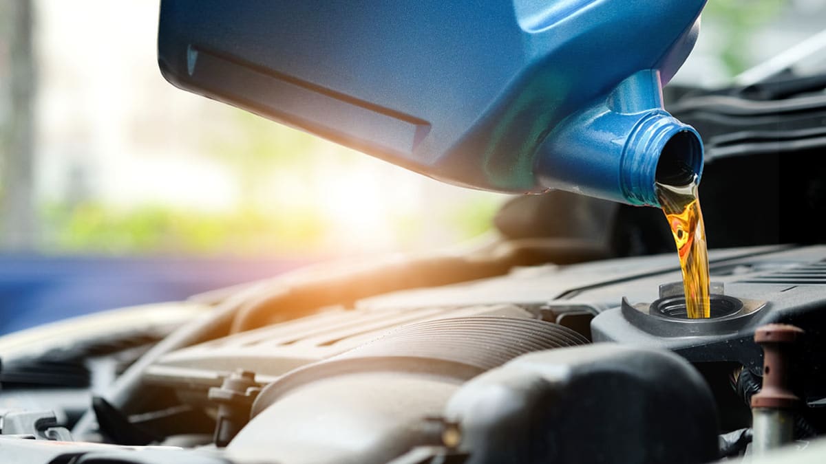 أنواع السوائل في السيارة وأماكنها