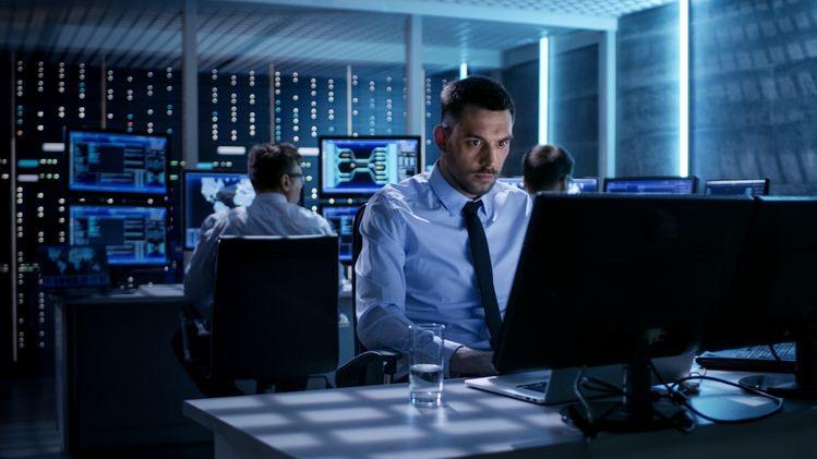 كم راتب الامن السيبراني ؟ متوسط الرواتب حسب الخبرة والدولة