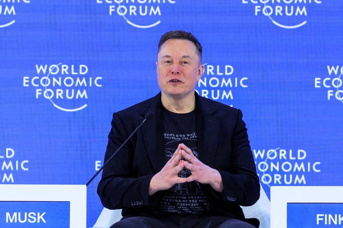 إيلون ماسك خلال مشاركته في المنتدى الاقتصادي العالمي في دافوس