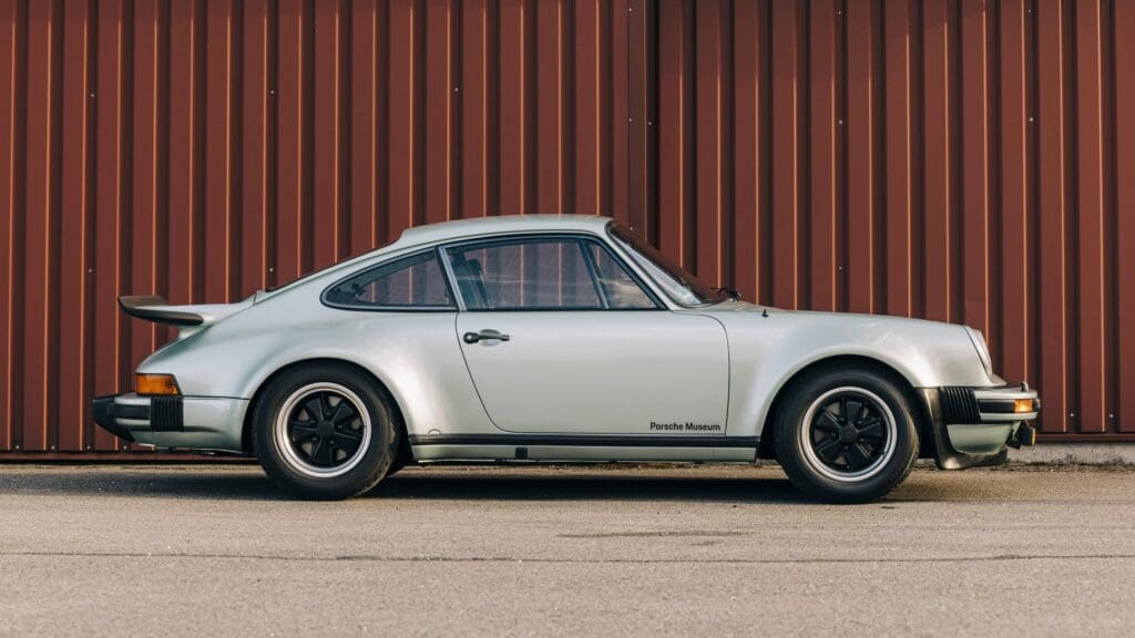 صور سيارات فخمة الأفضل في العالم ومعلومات مهمة عن كل سيارة