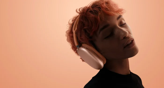 Apple تكشف عن سماعات AirPods Max 2 بشريحة H2 ومزايا ذكية جديدة