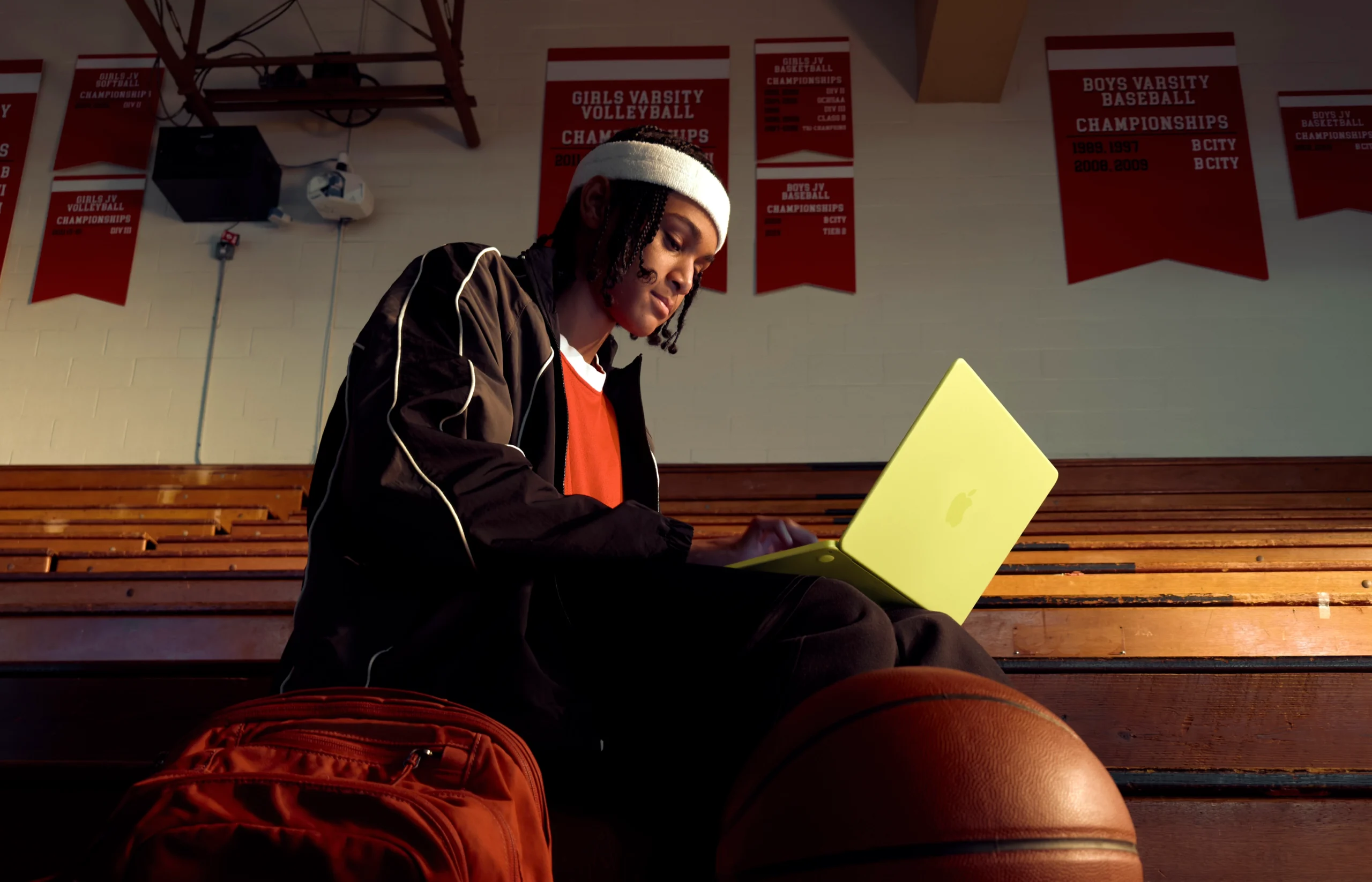 Apple MacBook Neo lifestyle 03 260304 scaled