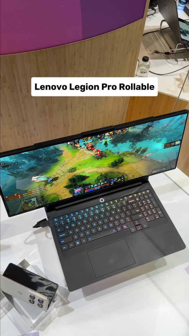 نموذج لابتوب بشاشة تتمدد بالعرض من شركة لينوفو