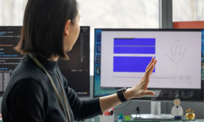 ساعتك الذكية قد تتحول إلى جهاز للتحكم في الحاسوب عبر إيماءات اليد