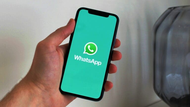 واتساب يبدأ بإطلاق اشتراك مدفوع بمزايا إضافية لمستخدمي آيفون 