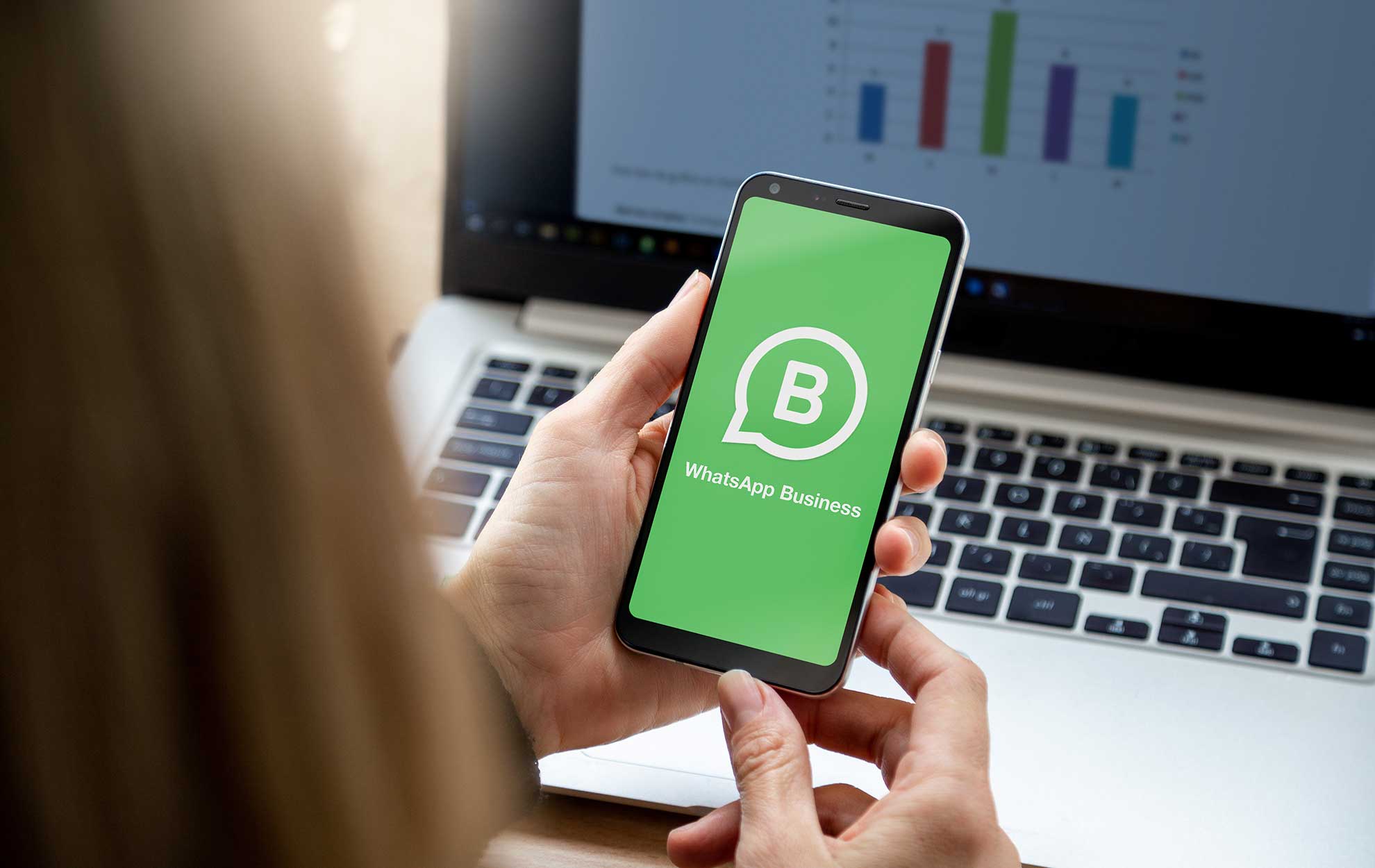 ميتا توسع إتاحة وكيل الذكاء الاصطناعي عالمياً عبر WhatsApp Business 
