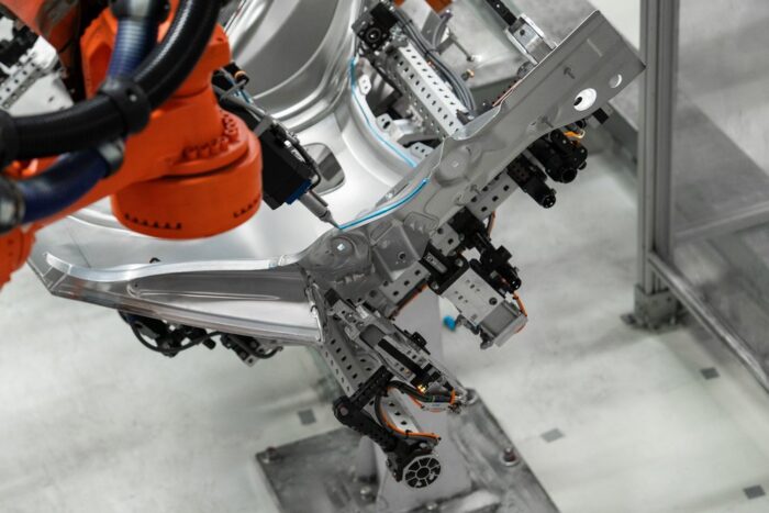 Joining the body parts of the Cayenne Electric